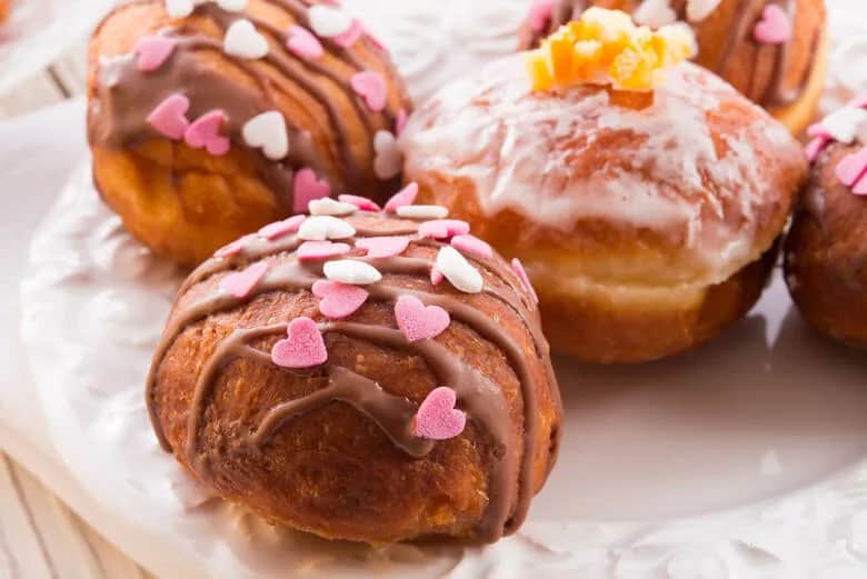 Tłusty Czwartek: Historia, Pączki i Tradycje - Odkryj Korzenie